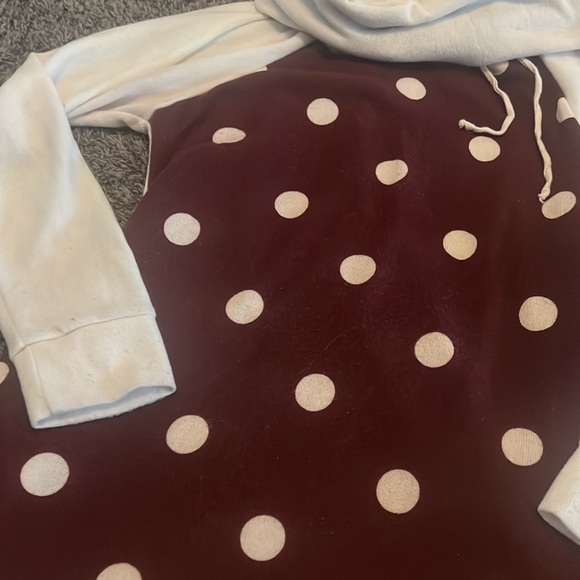 SOLD Chris & Carol sweater - Picture 2 of 4